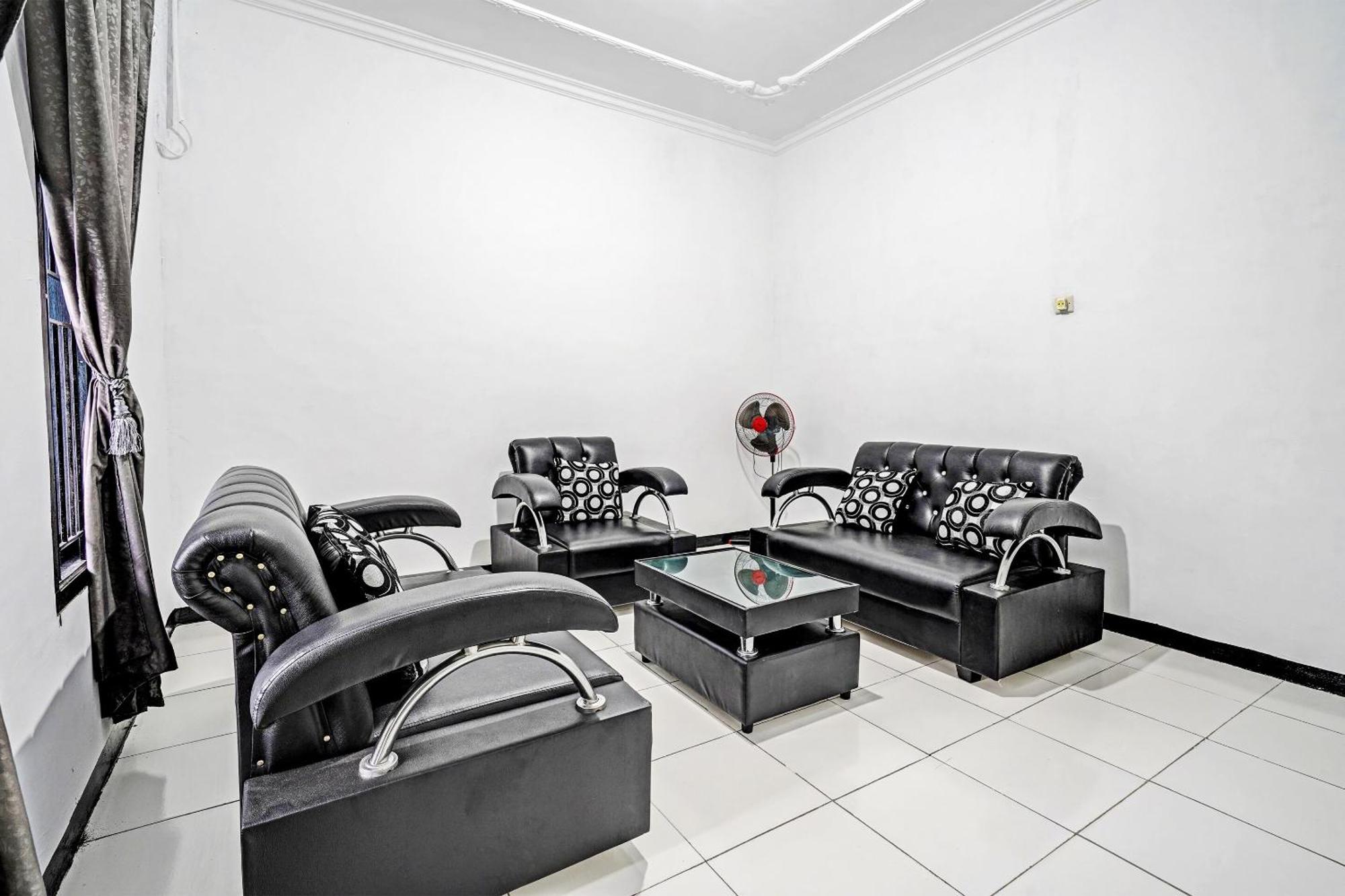 Oyo 91334 Permata Papua Guest House Pameungpeuk  Extérieur photo